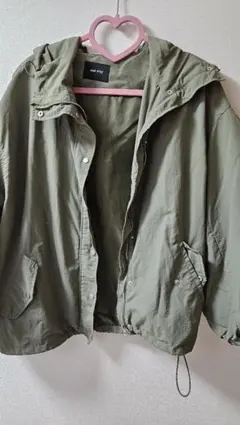 フード付きオリーブグリーンジャケット