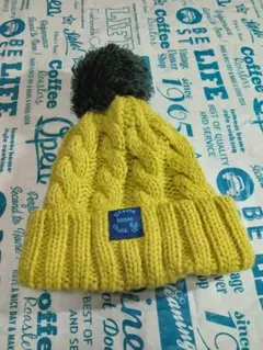 【売り】イエローポンポン付きニット帽
