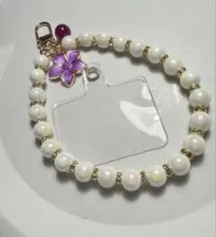 パール風ビーズと花と天然石のチャーム付き￼携帯ストラップ