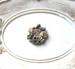 陶のブローチ⑤　くすみピンクの花