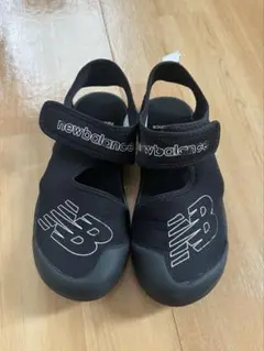 new balance ブラック　サンダル ストラップ付き 21㎝