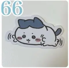 66. ちいかわ　防水ステッカー　シール　スマホ　寝そべり　バタバタ　ハチワレ