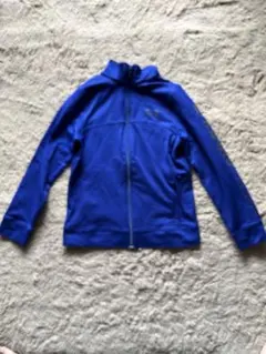 アンダーアーマー　キッズ　薄手ジャージトップス