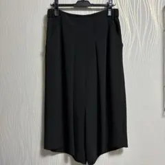 シンプルなブラックキュロット