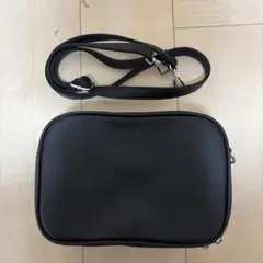 黒い合成皮革ショルダーバッグ