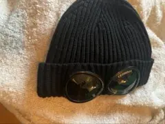C.P. COMPANY サングラス付きニット帽