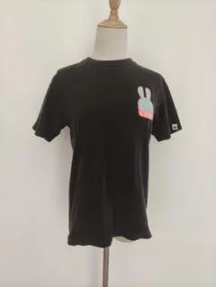CUNE 半袖Tシャツ うさぎプリント ブラック Sサイズのサムネイル