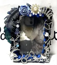 トレカデコ青黒ホイップデコ硬質ケースデコ　羽根王冠花シルバーチャームy2k推し活