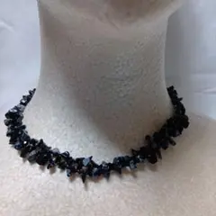 ハンドメイド　ブラック系　さざれ石のネックレスと揃いのピアス