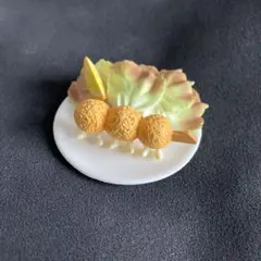 アクリルキーホルダー うずらの卵串とハムカツ串 アクリルキーホルダー うずらの卵串とハムカツ串