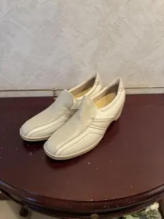 ホワイト スリッポン 中ヒール