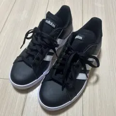 美品 adidas COURT RALLYE SLIP コアブラックFY4551 - メルカリ