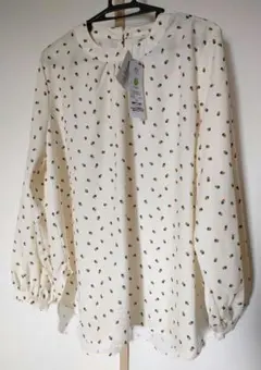 新品　未使用 Мサイズ　レディース 長袖ブラウス 小紋柄ブラウス　定価3278円のサムネイル