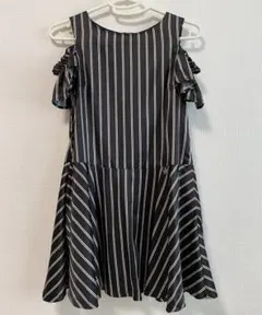 by LOVEiT オフショルダーワンピースのサムネイル