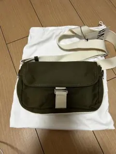ZARA ショルダーバッグ カーキのサムネイル