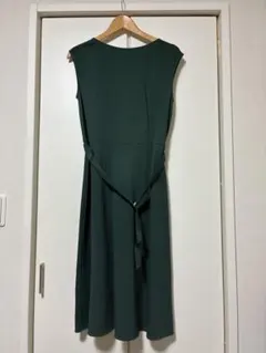 ユニクロ　ダークグリーン ノースリーブ ワンピース