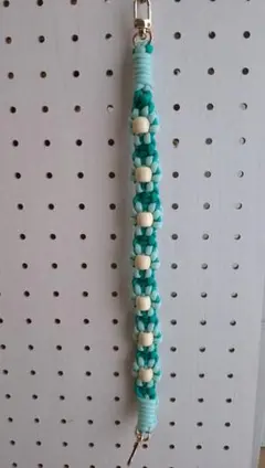 パラコード　木製ビーズ使用　フラワーハンドストラップ