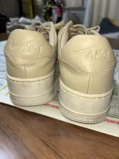 Nike Air Force 1 ベージュ スニーカー