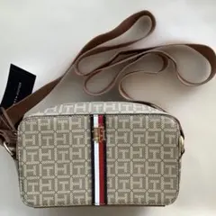 t*y様 新品タグ付き TOMMY HILFIGER モノグラム クロスボディバ - メルカリ