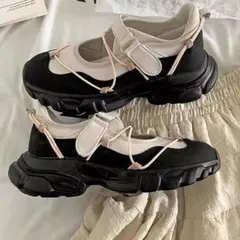 ホワイト スニーカー