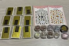 ネイルパーツ、シールのセット