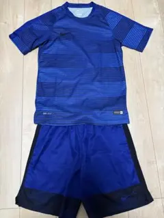 Nike ドライフィット ストライプシャツとショーツセット　サッカー