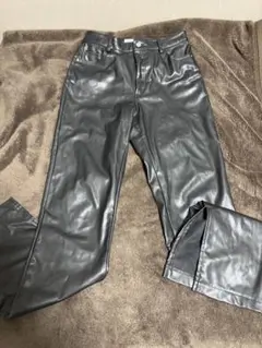 ZARA ザラ　ボトムス　フェイクレザーパンツ