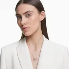 Swarovski Una ハート型ネックレス