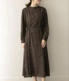 URBAN RESEARCH サンカクキカ柄プリントギャザーワンピース
