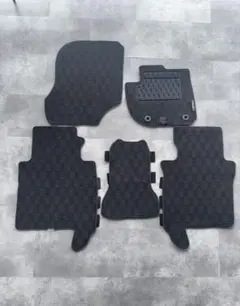 新車から取り出した☆ヴェゼル 純正フロアマット RV5 e:HEV - メルカリ