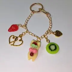 猫（在庫消化）レジン バッグチェーン パイナップル - メルカリ