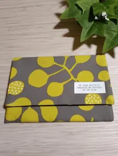 お薬手帳、通帳、診察券やカードも入るマルチケース布タグ付きラスト1