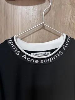 Acne Studios ロゴネック Tシャツ ブラックのサムネイル