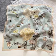 花柄シルク100％スカーフ 約53cm 絹バンダナ　高級感　オーシーズンおしゃれ