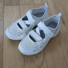 美品ムーンスター　b/m スニーカー 23.5EE