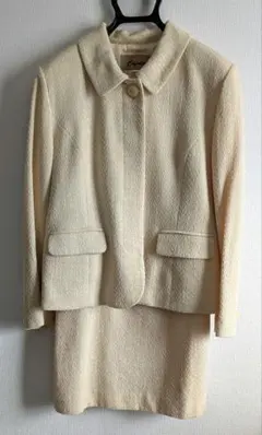 クリーム色 ジャケットとスカートのセット　/ 9AR