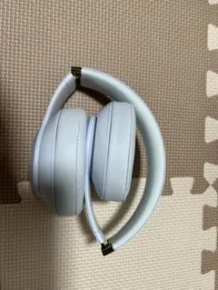 Beats ワイヤレスヘッドホン ホワイト ゴールド ケース付き - メルカリ