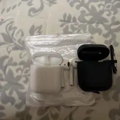 AirPods本体 ホワイト充電ケース・ブラックケース付き