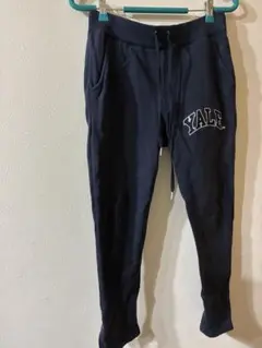 Yaleロゴ入りネイビー スウェットパンツ