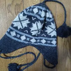 雪の結晶模様 ニット帽 ポンポン付き【耳暖か】