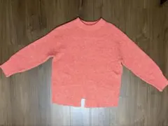 サーモンピンク ニット