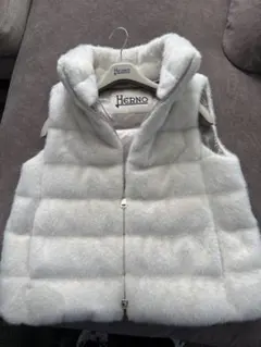Herno ホワイトエコファー　ダウンベスト40