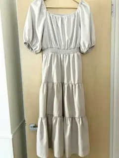 GRLグレイル　ベージュ ティアードワンピースパフスリーブ