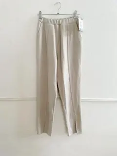 新品タグ付き センタープレス テーパードパンツ ベージュ ストレッチ