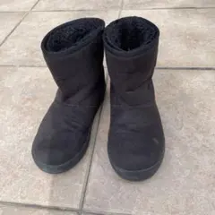 黒色ムートンブーツ