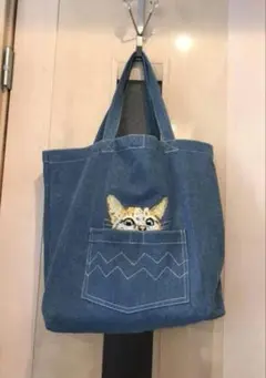 猫刺繍が可愛すぎ！　デニムトートバッグ　明るいブルー