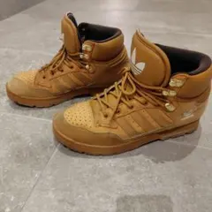 アディダスハイカットスニーカー