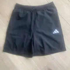 adidas ブラック ショートパンツ　ランニング　トレーニング