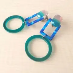 ACCOMMODE 青と緑のアクリル イヤリング　アコモデのサムネイル