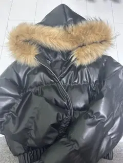 ブラックファー付きダウンジャケット